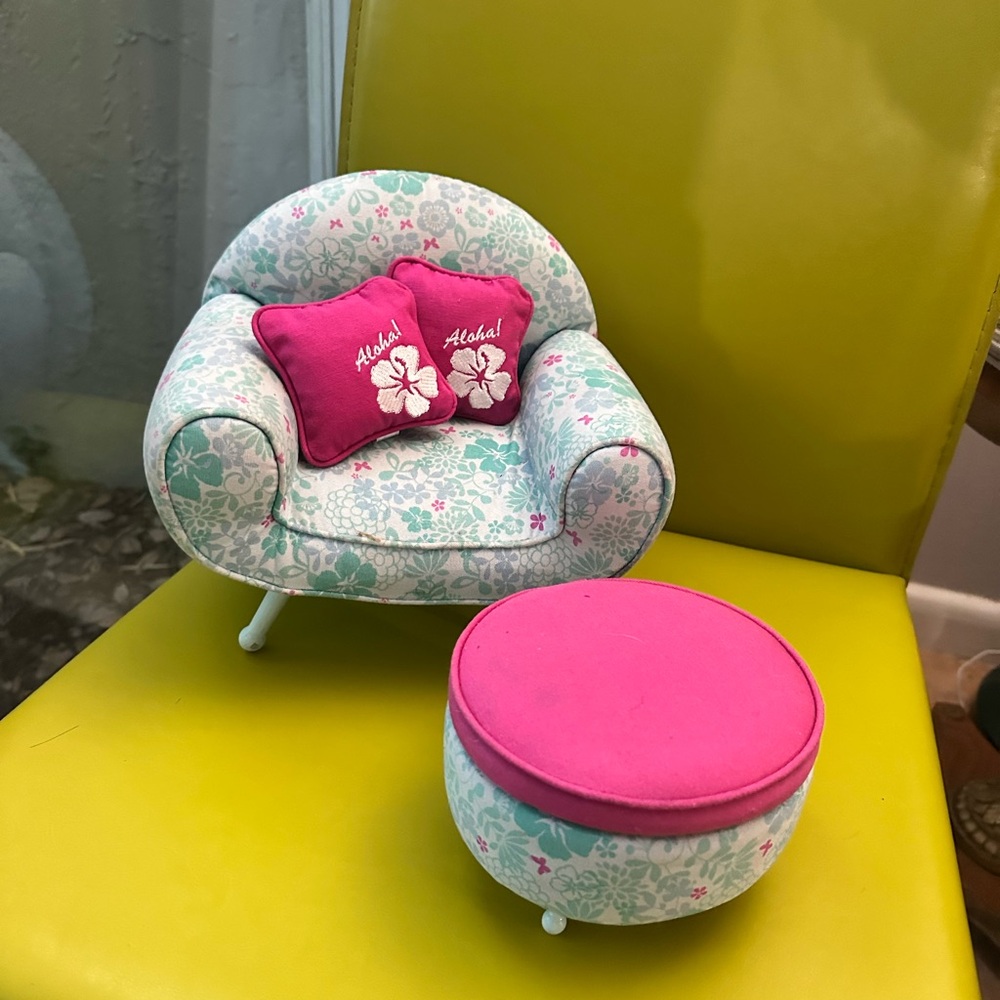 American Girl Kanani’s Chair and Ottoman